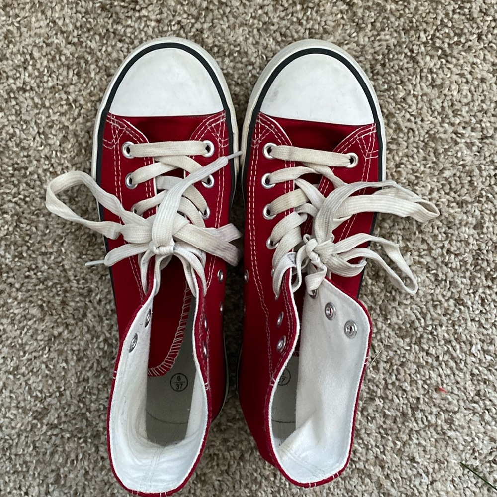 Red High Top Converse SZ6